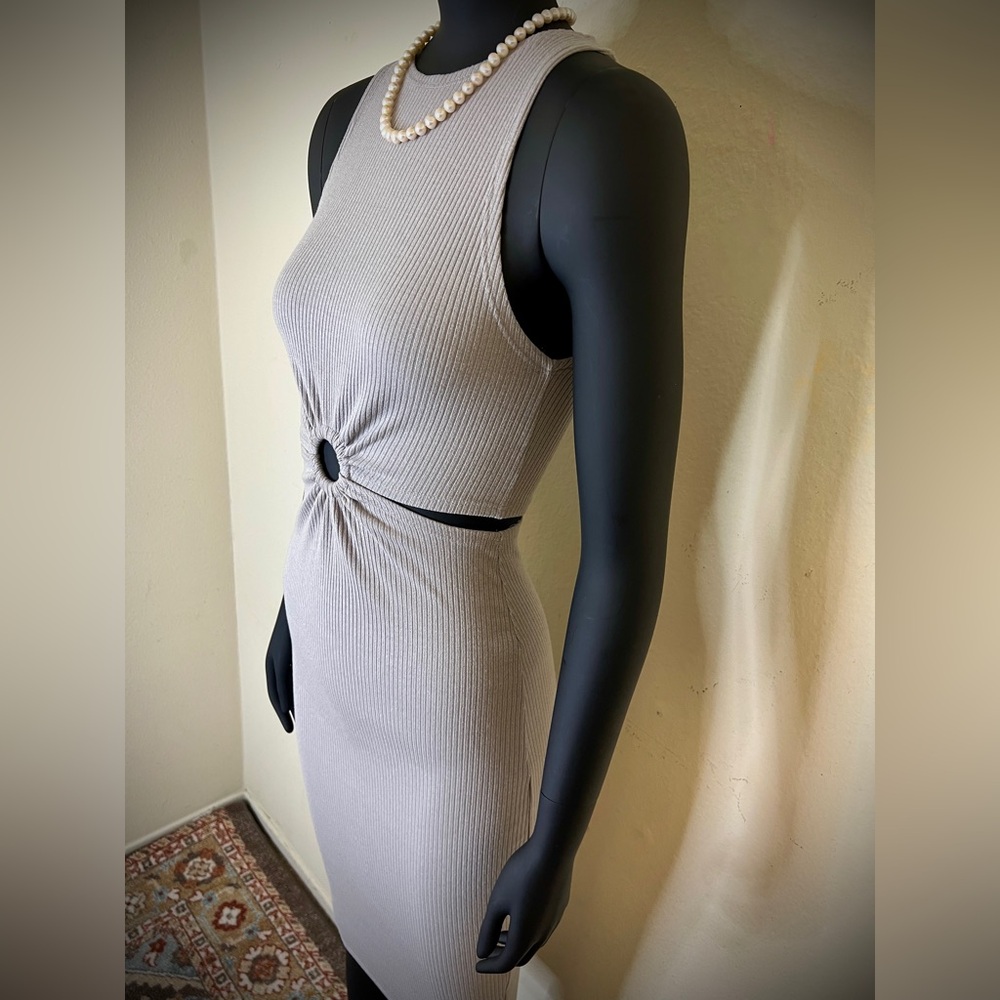 NWOT🌹Elegant Ribbed Dress with Ring Detail 💯COTTON VICI